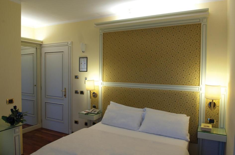 Hotel La Bussola Novara Exterior foto