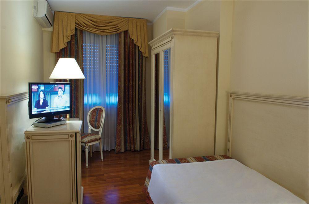 Hotel La Bussola Novara Exterior foto